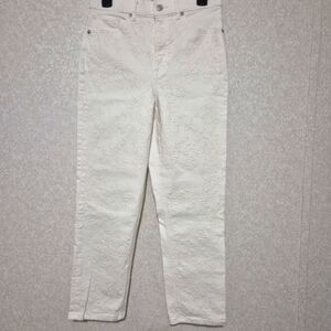 EXPRESS...WHITE EMBROIDERED MOM JEAN .SIZE:6